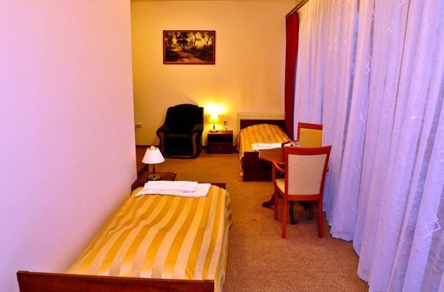 Hotel Pod Dębami Terespol Kamer foto