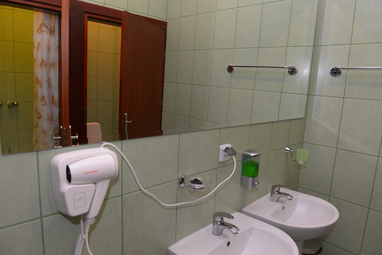 Hotel Pod Dębami Terespol Buitenkant foto